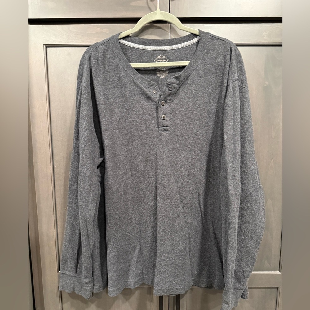 6 shirts in this BUNDLE!!!!! St. John's Bay Charcoal Long Sleeve Henleys